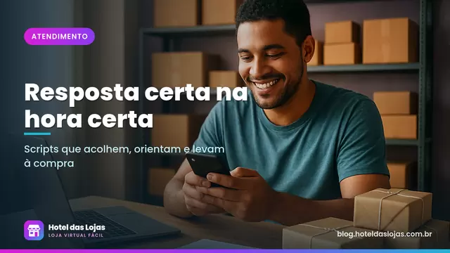 Atendente de loja virtual sorrindo enquanto responde mensagens no celular, com caixas organizadas nas prateleiras
