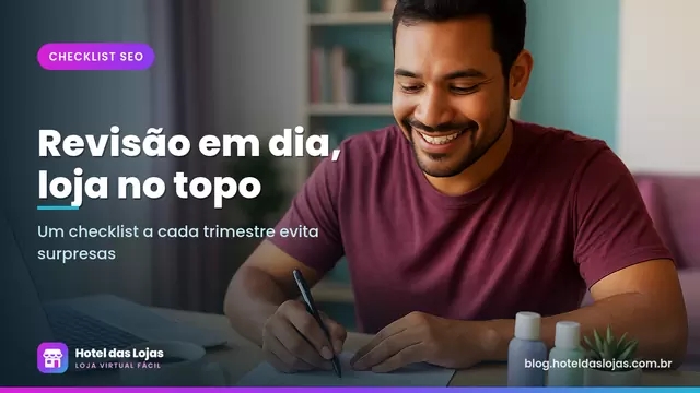 Lojista marca itens de um checklist impresso com caneta ao lado do notebook e de amostras de produtos
