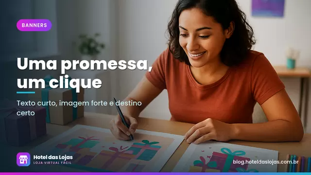 Designer compara duas versões impressas de banner promocional, uma horizontal e outra vertical, ao lado de presentes