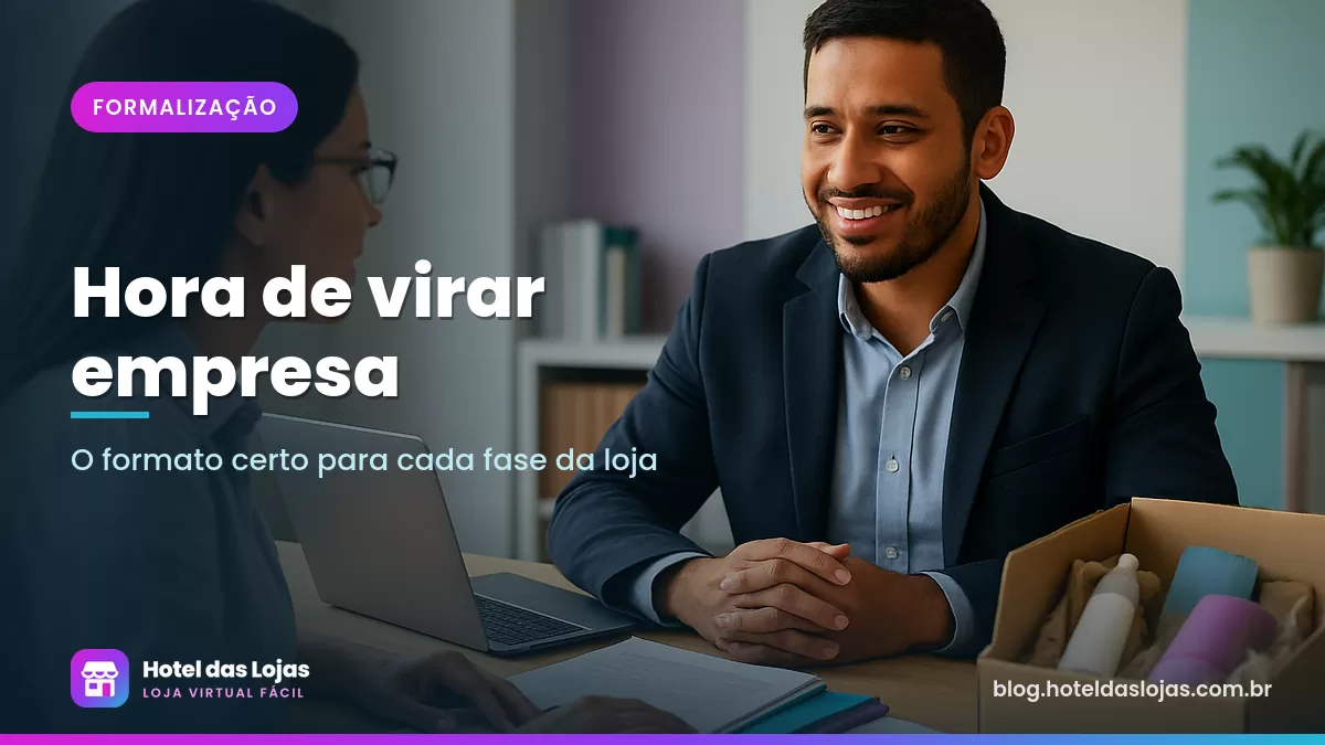 Empreendedor conversa com contadora em escritório para decidir o tipo de empresa da loja virtual