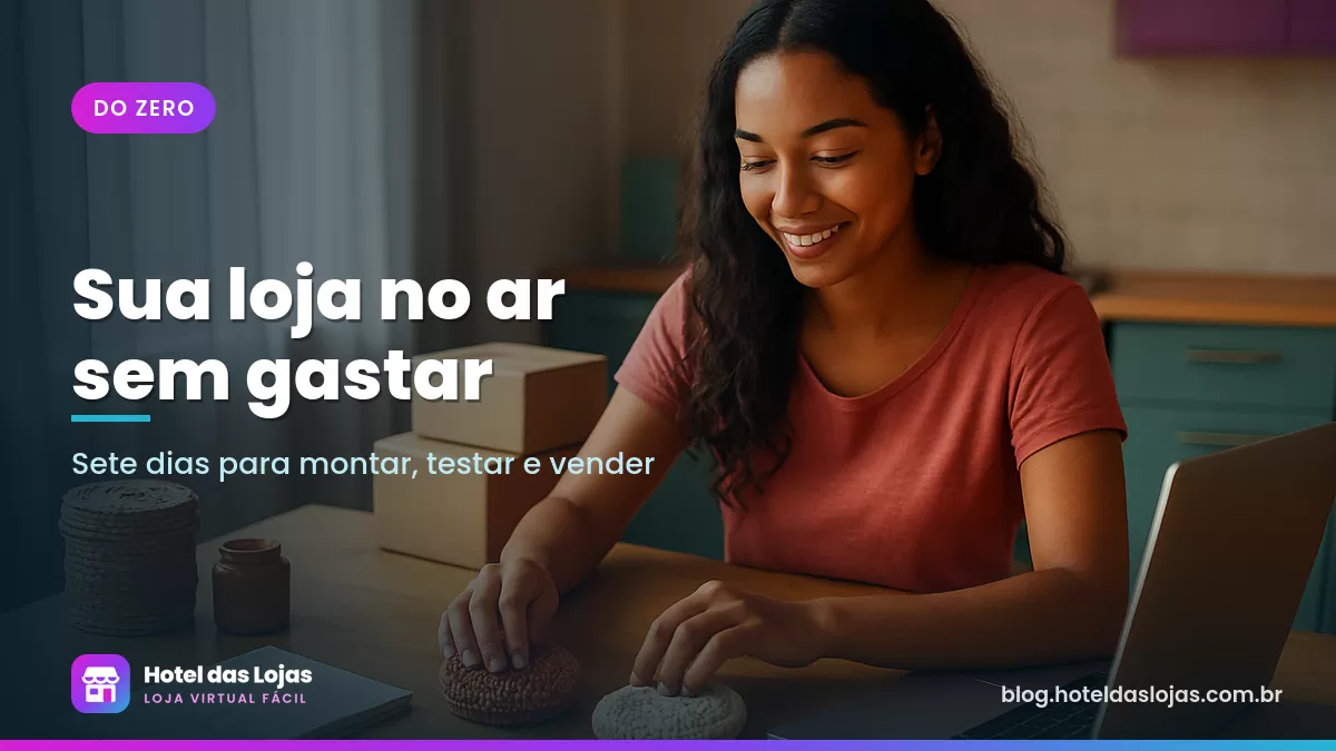 Empreendedora organiza produtos artesanais ao lado do notebook enquanto monta a loja virtual em casa