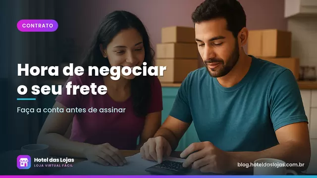 Casal de lojistas confere planilhas e calculadora na mesa da cozinha com caixas de envio ao fundo