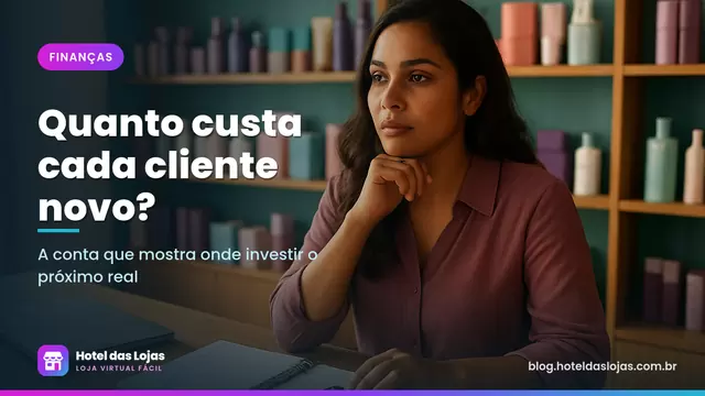 Empreendedora faz contas com calculadora e caderno em ateliê de cosméticos, com produtos nas prateleiras