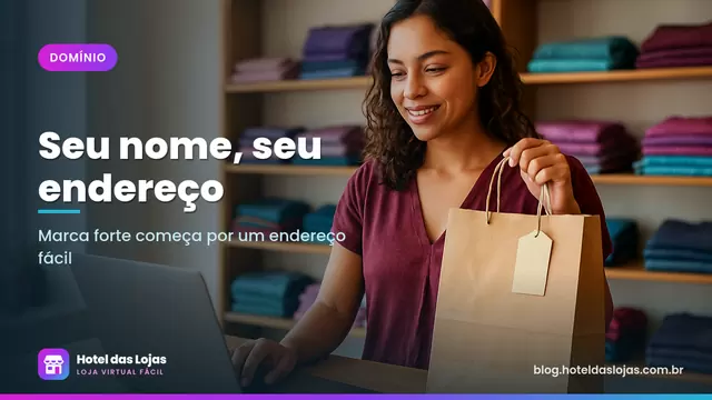 Dona de boutique segura sacola de compras enquanto configura o endereço da loja no notebook