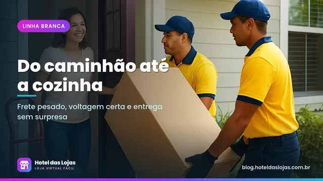 Entregadores carregando geladeira embalada pela porta de uma casa enquanto a moradora segura a porta