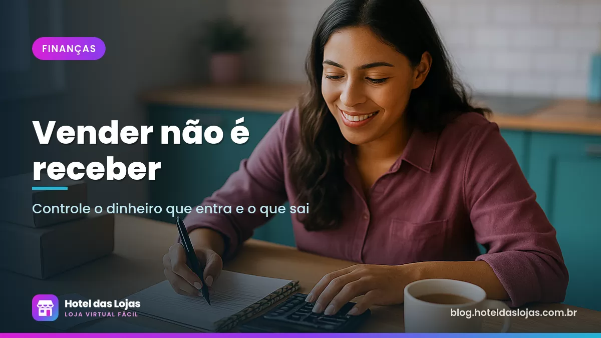 Empreendedora faz contas com calculadora e caderno ao lado de produtos embalados para envio