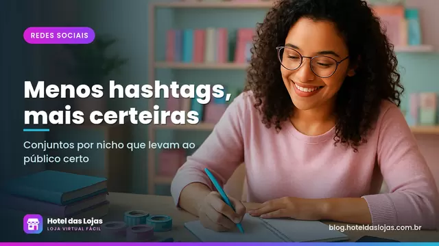 Dona de papelaria anotando ideias em um caderno ao lado de planners coloridos e canetas