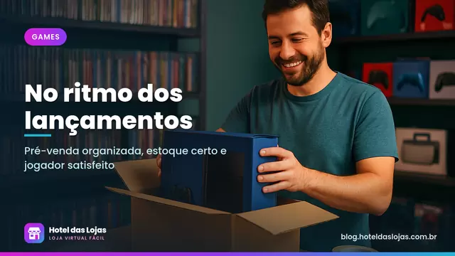 Lojista embalando caixa de console entre prateleiras com jogos lacrados e controles no estoque
