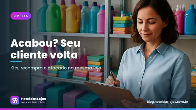 Estoque organizado com frascos de produtos de limpeza, panos e kits embalados em prateleiras