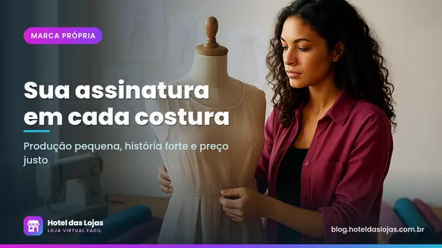 Estilista ajustando uma peça em um manequim no ateliê, com croquis na parede e máquina de costura na mesa