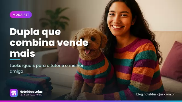 Tutora e cachorro usando suéteres listrados iguais sentados no sofá de uma sala clara