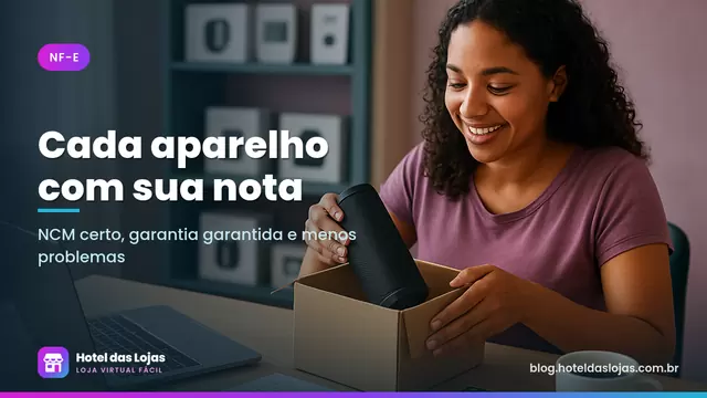 Empreendedor embalando caixa de som ao lado de notebook e de uma nota fiscal impressa dobrada