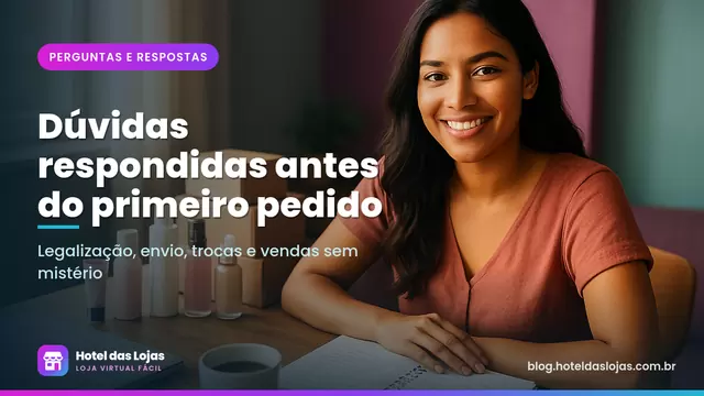 Empreendedora anota dúvidas em caderno ao lado de cosméticos e pequenas caixas de envio em mesa de escritório