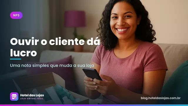 Cliente sorridente segura o celular ao lado de uma caixa aberta com produtos de skincare no sofá