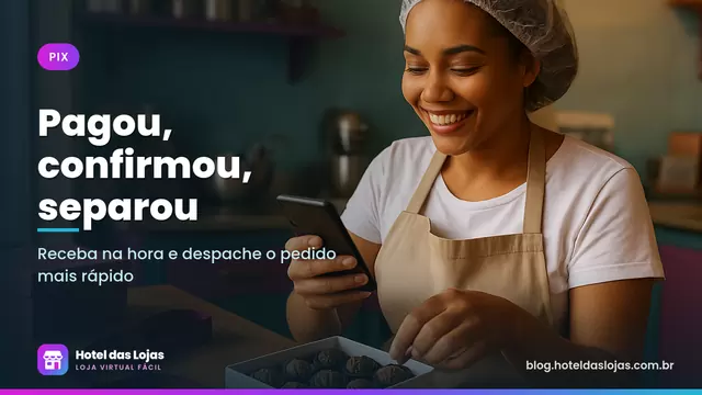 Confeiteira embalando caixa de doces artesanais enquanto confere o celular na bancada da cozinha