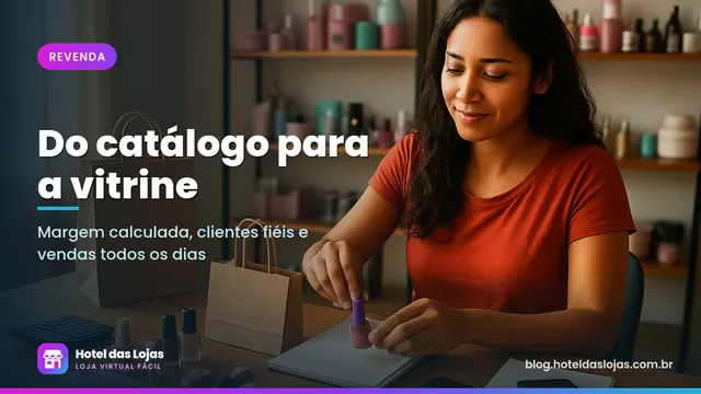 Revendedora organiza pedidos de cosméticos com sacolas, catálogos, calculadora e celular sobre a mesa