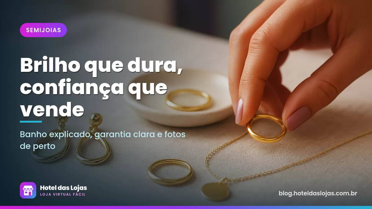 Brincos, colar e anéis dourados sobre tecido bege com a mão de uma mulher pegando um anel