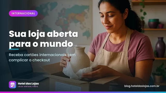 Artesã embala vaso de cerâmica para envio internacional em ateliê com mapa-múndi na parede