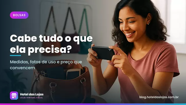 Empreendedora fotografa bolsa de couro aberta com celular, carteira e óculos dentro em estúdio claro